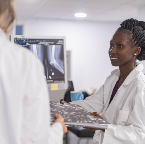doctor radiologists  working together